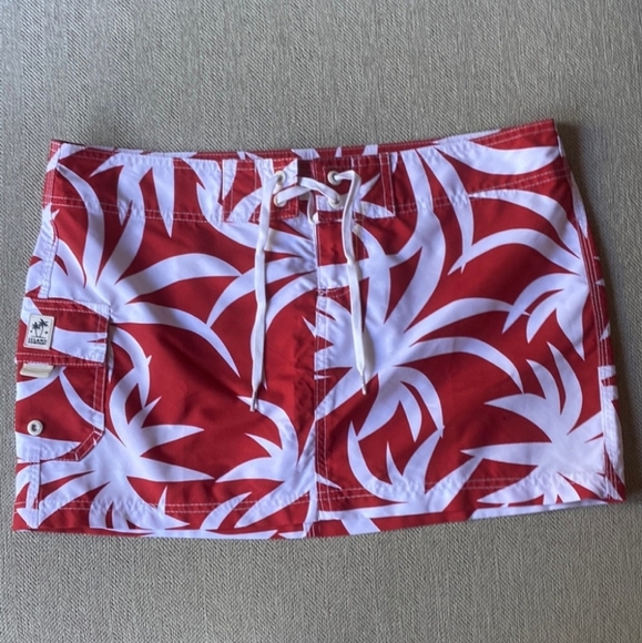 Island Company Women's Mini Beach Red/White Floral Skirt Pool Skirt - Picture 1 of 8